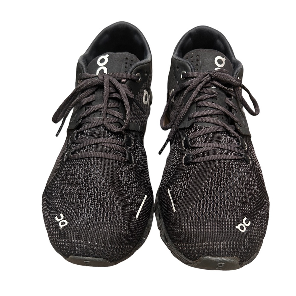 ON CLOUD women’s running shoes, size 8.5, barely worn, never run in